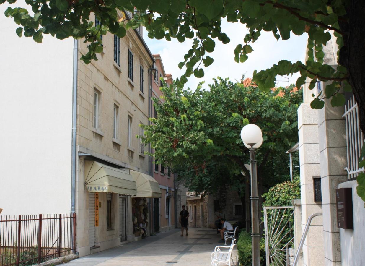 Old Town Apartment Омиш Экстерьер фото