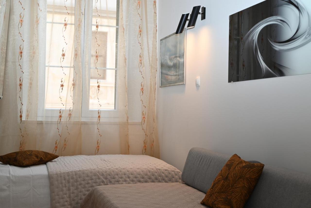 Old Town Apartment Омиш Экстерьер фото