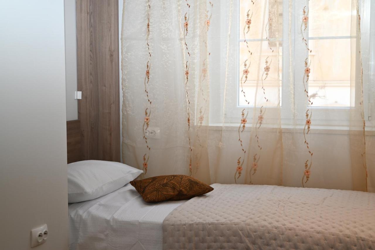 Old Town Apartment Омиш Экстерьер фото