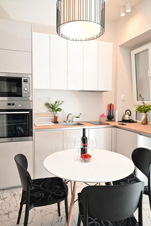 Old Town Apartment Омиш Экстерьер фото
