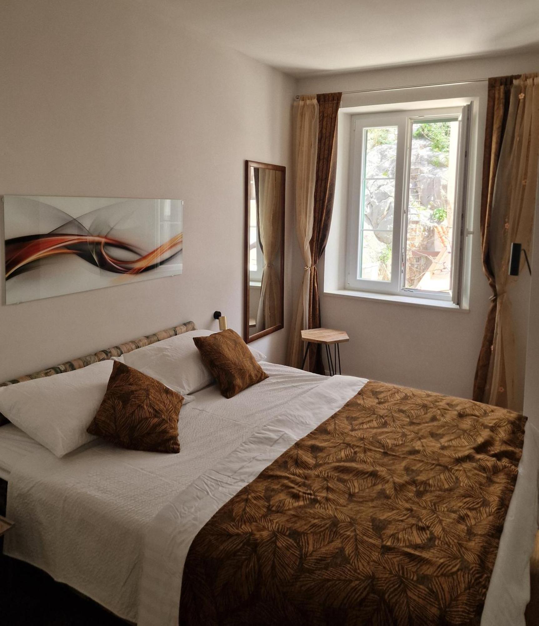 Old Town Apartment Омиш Экстерьер фото